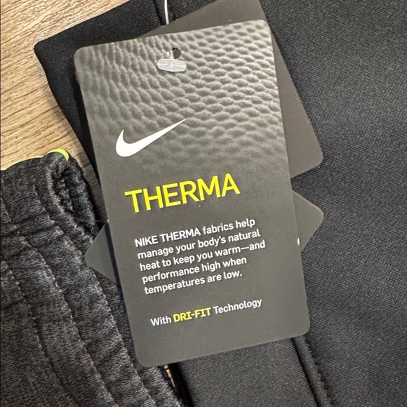 NWT Nike Therma Sweatshirt and Sweatpants Set Size 24 Months - Picture 7 of 7